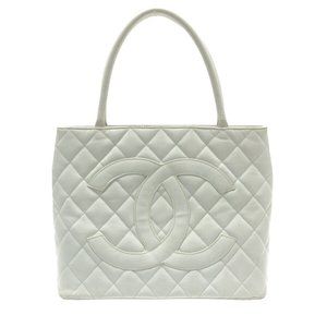 Auth CHANEL Caviar Medallion Tote A01804 White Caviar Skin Tote Bag